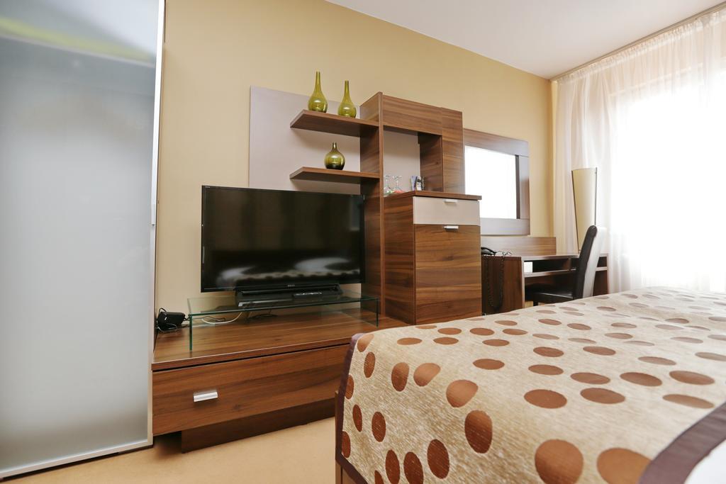 City Hotel Nitra With Free Parking מראה חיצוני תמונה