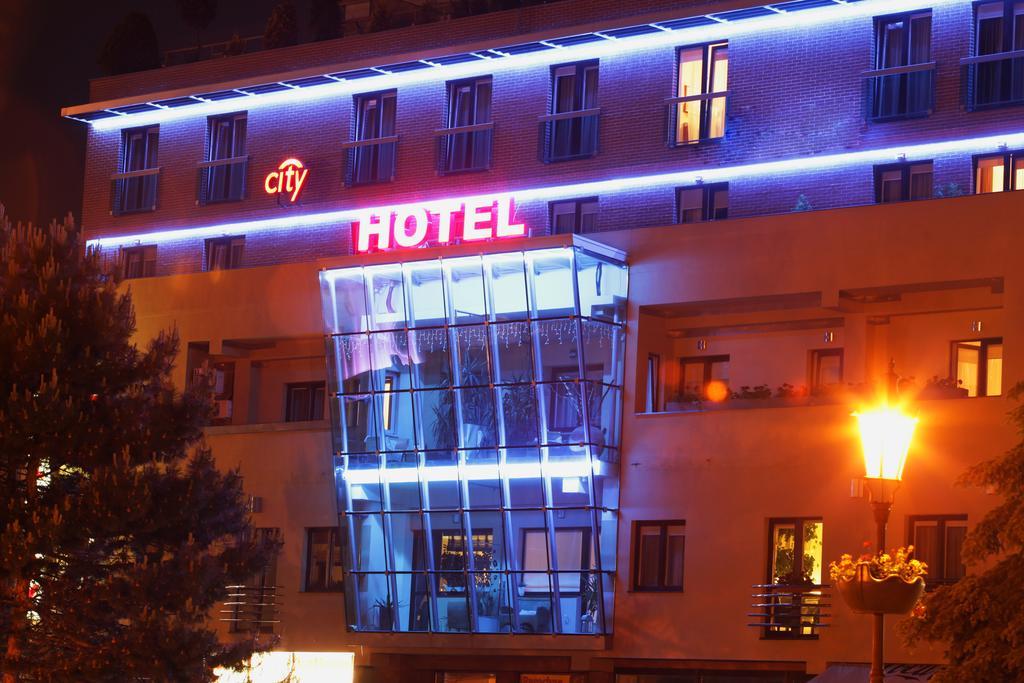 City Hotel Nitra With Free Parking מראה חיצוני תמונה
