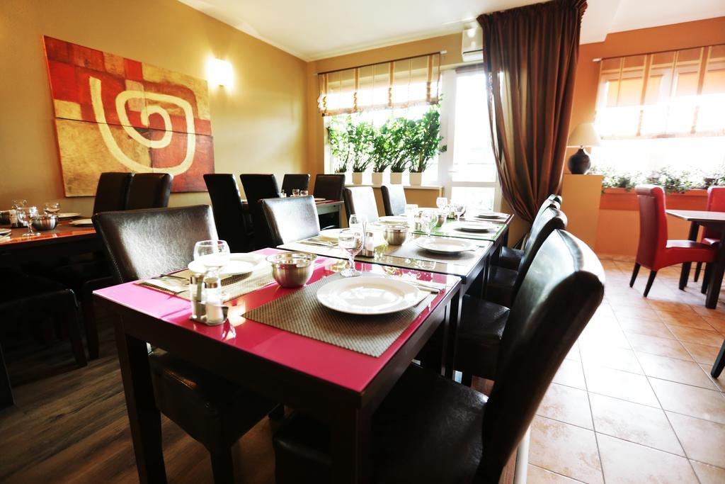 City Hotel Nitra With Free Parking מראה חיצוני תמונה